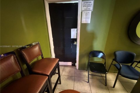 Propiedad comercial en venta en Lauderhill, Florida № 2071121 - foto 16