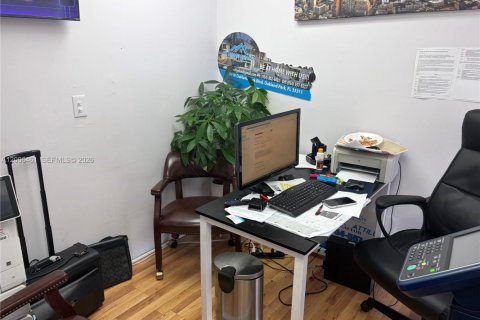 Propiedad comercial en venta en Lauderhill, Florida № 2071121 - foto 6