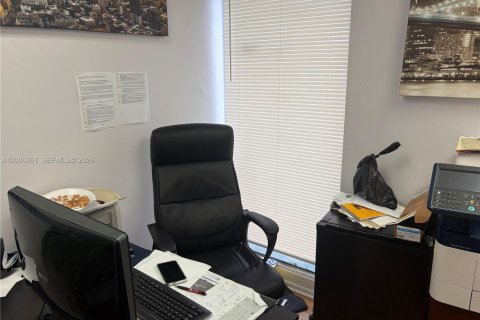 Propiedad comercial en venta en Lauderhill, Florida № 2071121 - foto 5