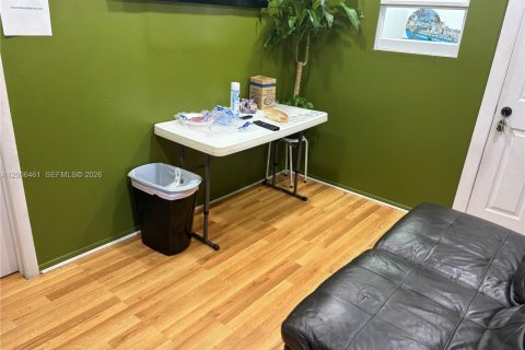 Propiedad comercial en venta en Lauderhill, Florida № 2071121 - foto 2