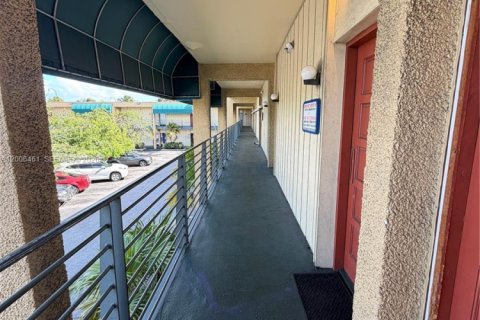 Propiedad comercial en venta en Lauderhill, Florida № 2071121 - foto 25