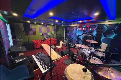 Propiedad comercial en venta en Lauderhill, Florida № 2071121 - foto 14