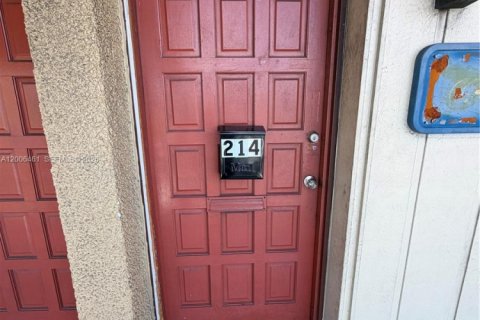 Propiedad comercial en Lauderhill, Florida № 2071121