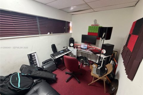 Propiedad comercial en venta en Lauderhill, Florida № 2071121 - foto 18