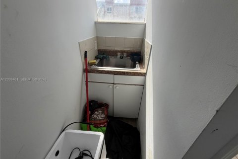 Propiedad comercial en venta en Lauderhill, Florida № 2071121 - foto 23