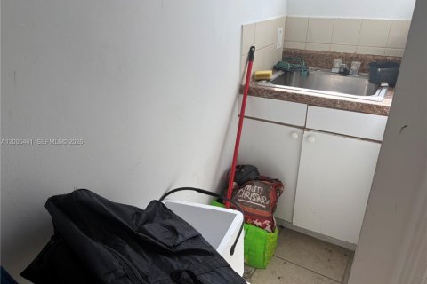 Propiedad comercial en venta en Lauderhill, Florida № 2071121 - foto 20