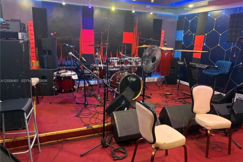 Propiedad comercial en venta en Lauderhill, Florida № 2071121 - foto 11