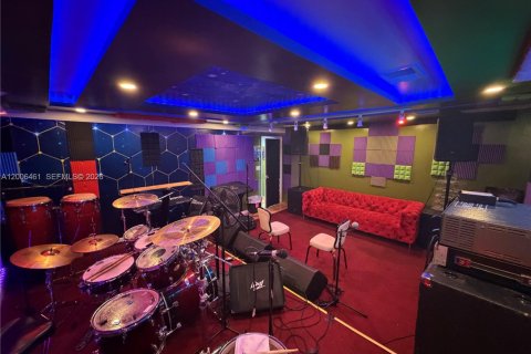 Propiedad comercial en venta en Lauderhill, Florida № 2071121 - foto 12