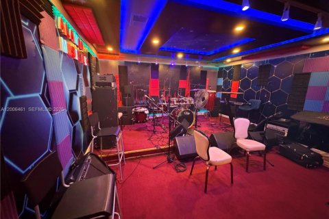 Propiedad comercial en venta en Lauderhill, Florida № 2071121 - foto 13