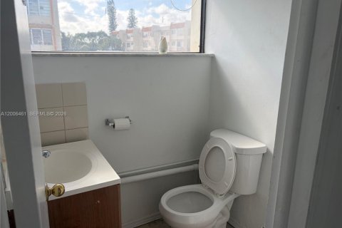 Propiedad comercial en venta en Lauderhill, Florida № 2071121 - foto 21