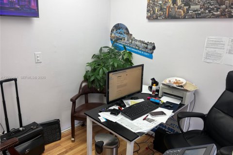 Propiedad comercial en venta en Lauderhill, Florida № 2071121 - foto 8