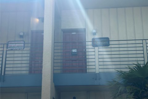 Propiedad comercial en venta en Lauderhill, Florida № 2071121 - foto 27