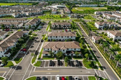 Купить таунхаус в Хомстед, Флорида 3 спальни, 137.77м2, № 2007424 - фото 29