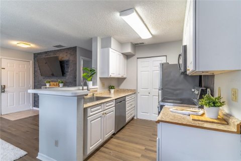 Condo in Orlando, Florida, 2 bedrooms  № 2380429 - photo 14