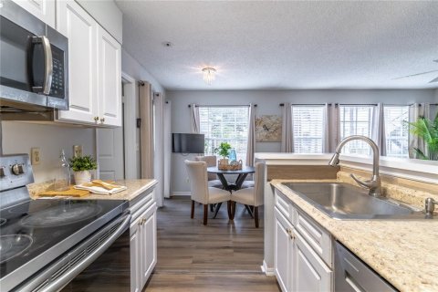 Condo in Orlando, Florida, 2 bedrooms  № 2380429 - photo 16