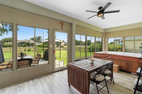 House in Sorrento, Florida 4 bedrooms, 192.03 sq.m. № 1681741 - photo 30