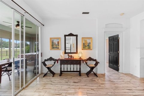 House in Sorrento, Florida 4 bedrooms, 192.03 sq.m. № 1681741 - photo 5