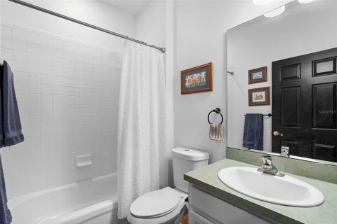 House in Sorrento, Florida 4 bedrooms, 192.03 sq.m. № 1681741 - photo 24