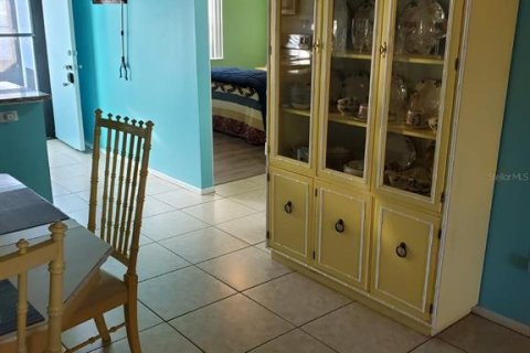 Condo in Port Richey, Florida, 2 bedrooms  № 2221443 - photo 13