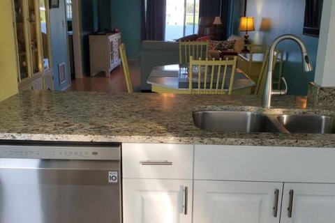 Condo in Port Richey, Florida, 2 bedrooms  № 2221443 - photo 10