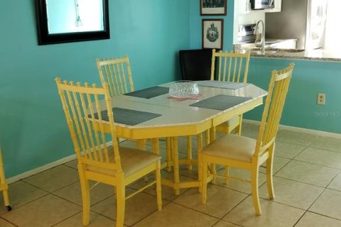 Condo in Port Richey, Florida, 2 bedrooms  № 2221443 - photo 12