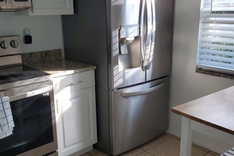 Condo in Port Richey, Florida, 2 bedrooms  № 2221443 - photo 8
