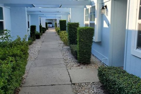 Condo in Port Richey, Florida, 2 bedrooms  № 2221443 - photo 3