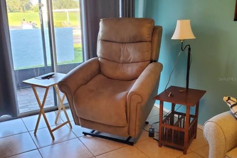 Condo in Port Richey, Florida, 2 bedrooms  № 2221443 - photo 5