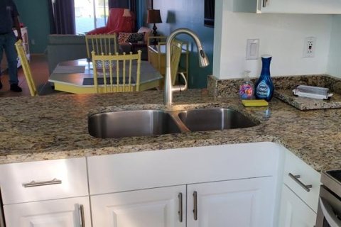 Condo in Port Richey, Florida, 2 bedrooms  № 2221443 - photo 9