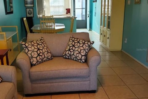 Condo in Port Richey, Florida, 2 bedrooms  № 2221443 - photo 6