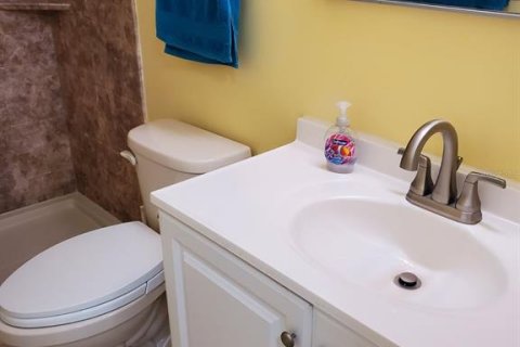 Condo in Port Richey, Florida, 2 bedrooms  № 2221443 - photo 22