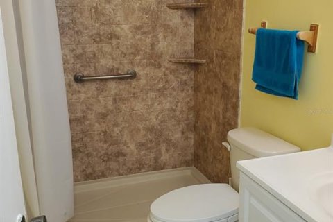 Condo in Port Richey, Florida, 2 bedrooms  № 2221443 - photo 18