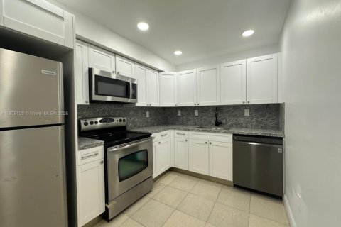 Copropriété à louer à Plantation, Floride: 2 chambres, 104.89 m2 № 1922295 - photo 13