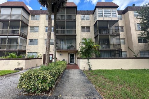 Copropriété à louer à Plantation, Floride: 2 chambres, 104.89 m2 № 1922295 - photo 1