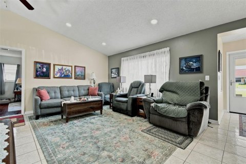 House in Spring Hill, Florida 2 bedrooms, 126.72 sq.m. № 2208987 - photo 15