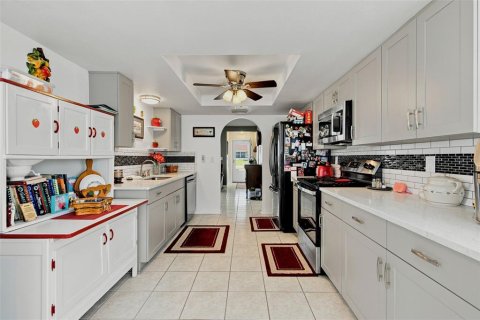 House in Spring Hill, Florida 2 bedrooms, 126.72 sq.m. № 2208987 - photo 19