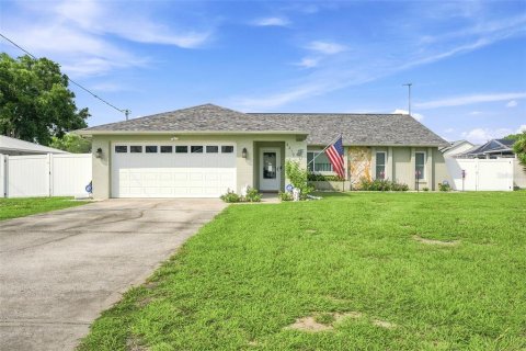 House in Spring Hill, Florida 2 bedrooms, 126.72 sq.m. № 2208987 - photo 6
