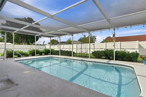 House in Spring Hill, Florida 2 bedrooms, 126.72 sq.m. № 2208987 - photo 2