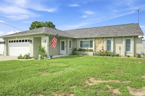 House in Spring Hill, Florida 2 bedrooms, 126.72 sq.m. № 2208987 - photo 12