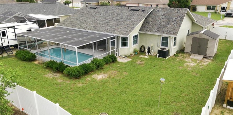 House in Spring Hill, Florida 2 bedrooms, 126.72 sq.m. № 2208987
