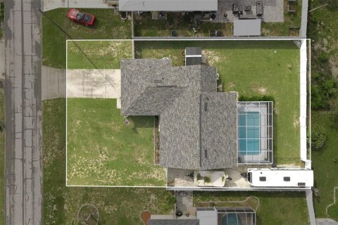 House in Spring Hill, Florida 2 bedrooms, 126.72 sq.m. № 2208987 - photo 11