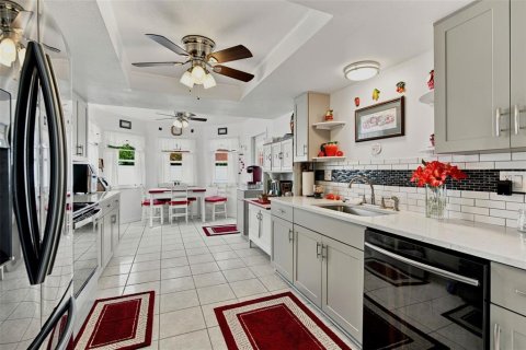 House in Spring Hill, Florida 2 bedrooms, 126.72 sq.m. № 2208987 - photo 10