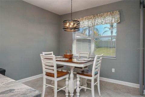 House in Winter Haven, Florida 3 bedrooms, 172.8 sq.m. № 1717403 - photo 13