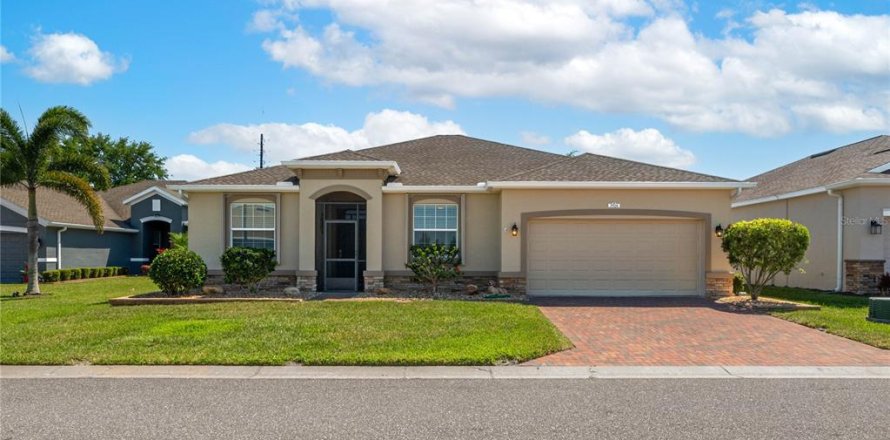 House in Winter Haven, Florida 3 bedrooms, 172.8 sq.m. № 1717403