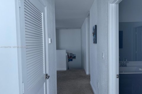 Снять в аренду виллу или дом в Хомстед, Флорида 4 спальни, 273.5м2, № 2035029 - фото 18