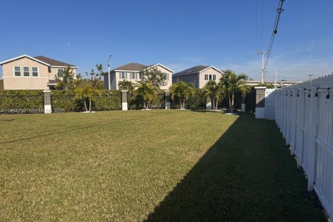 Снять в аренду виллу или дом в Хомстед, Флорида 4 спальни, 273.5м2, № 2035029 - фото 30