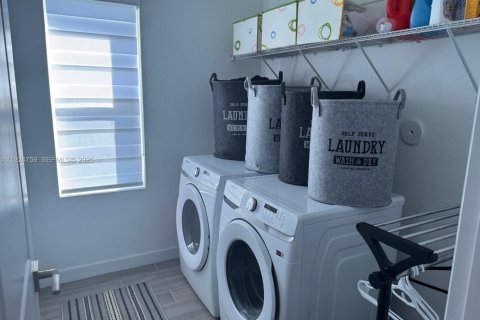 Снять в аренду виллу или дом в Хомстед, Флорида 4 спальни, 273.5м2, № 2035029 - фото 16