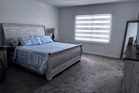 Снять в аренду виллу или дом в Хомстед, Флорида 4 спальни, 273.5м2, № 2035029 - фото 6