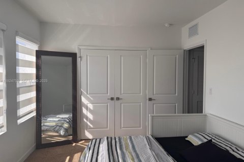 Снять в аренду виллу или дом в Хомстед, Флорида 4 спальни, 273.5м2, № 2035029 - фото 19