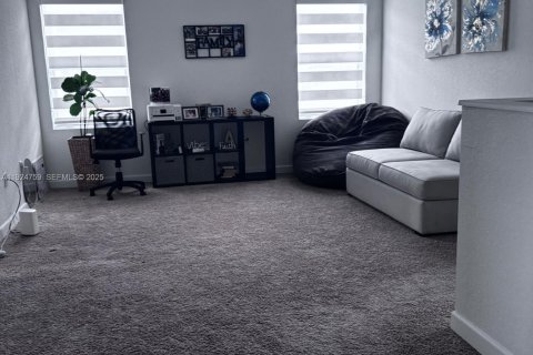 Снять в аренду виллу или дом в Хомстед, Флорида 4 спальни, 273.5м2, № 2035029 - фото 3